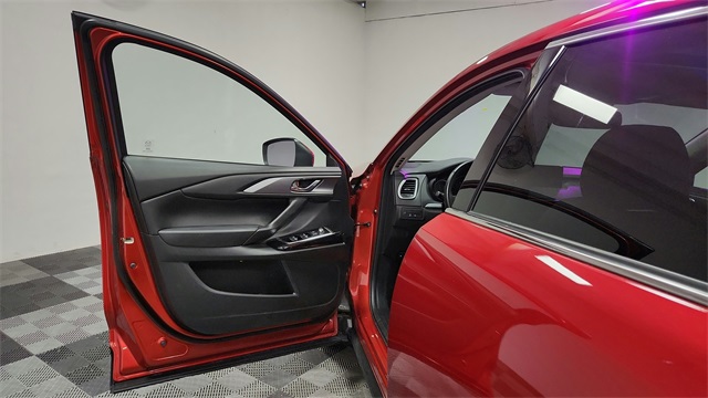 Vehicle image 19 of 27