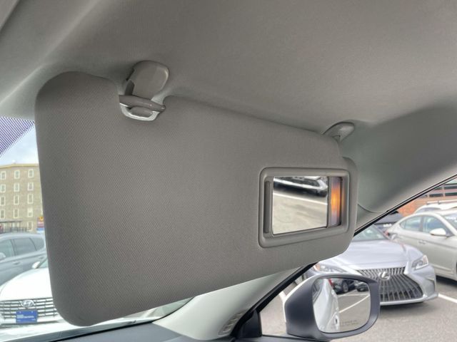 Vehicle image 33 of 39