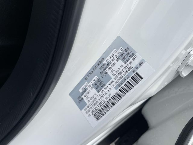 Vehicle image 25 of 39