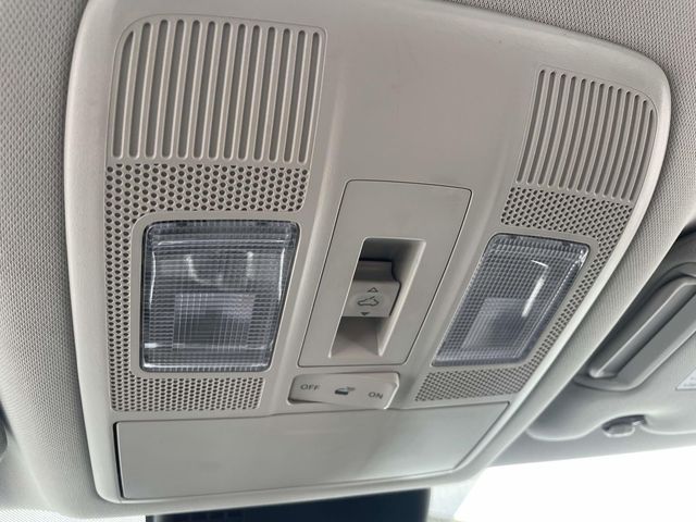 Vehicle image 32 of 39