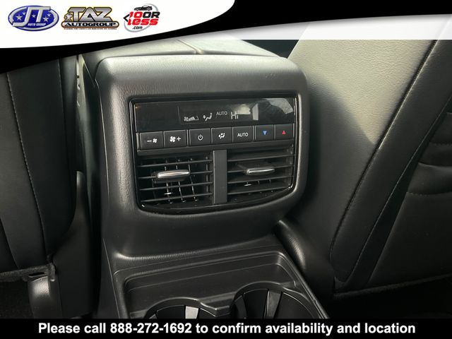 Vehicle image 17 of 24