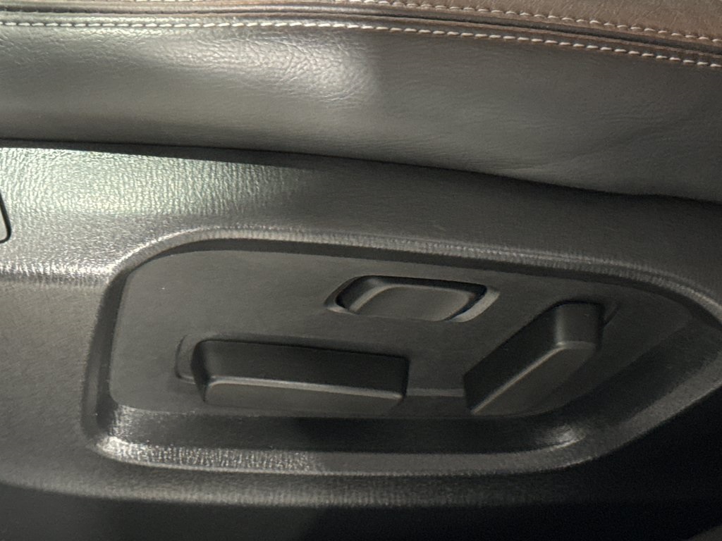 Vehicle image 23 of 44