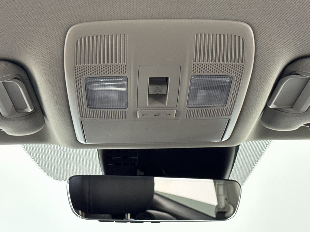 Vehicle image 33 of 44