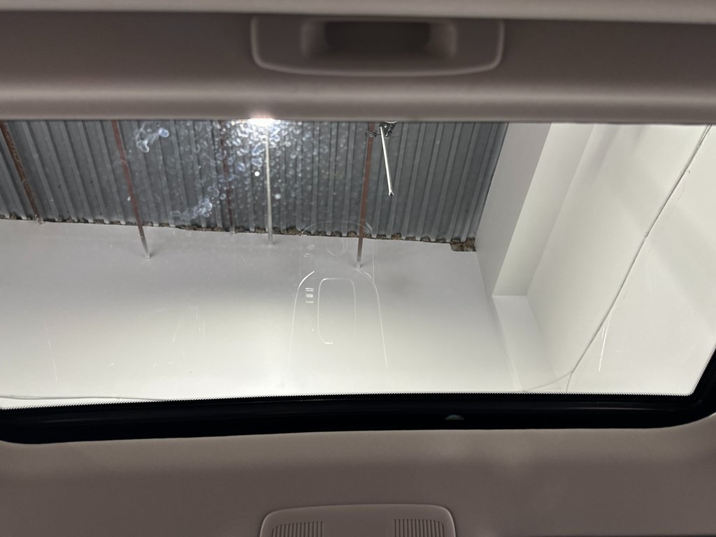 Vehicle image 40 of 44
