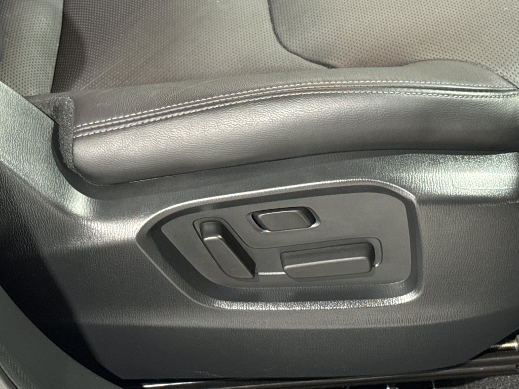 Vehicle image 27 of 44