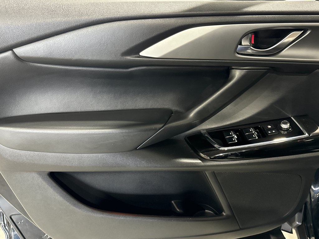 Vehicle image 21 of 44