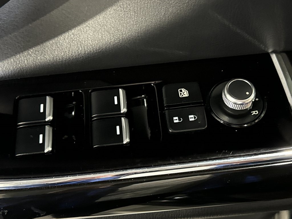 Vehicle image 22 of 44