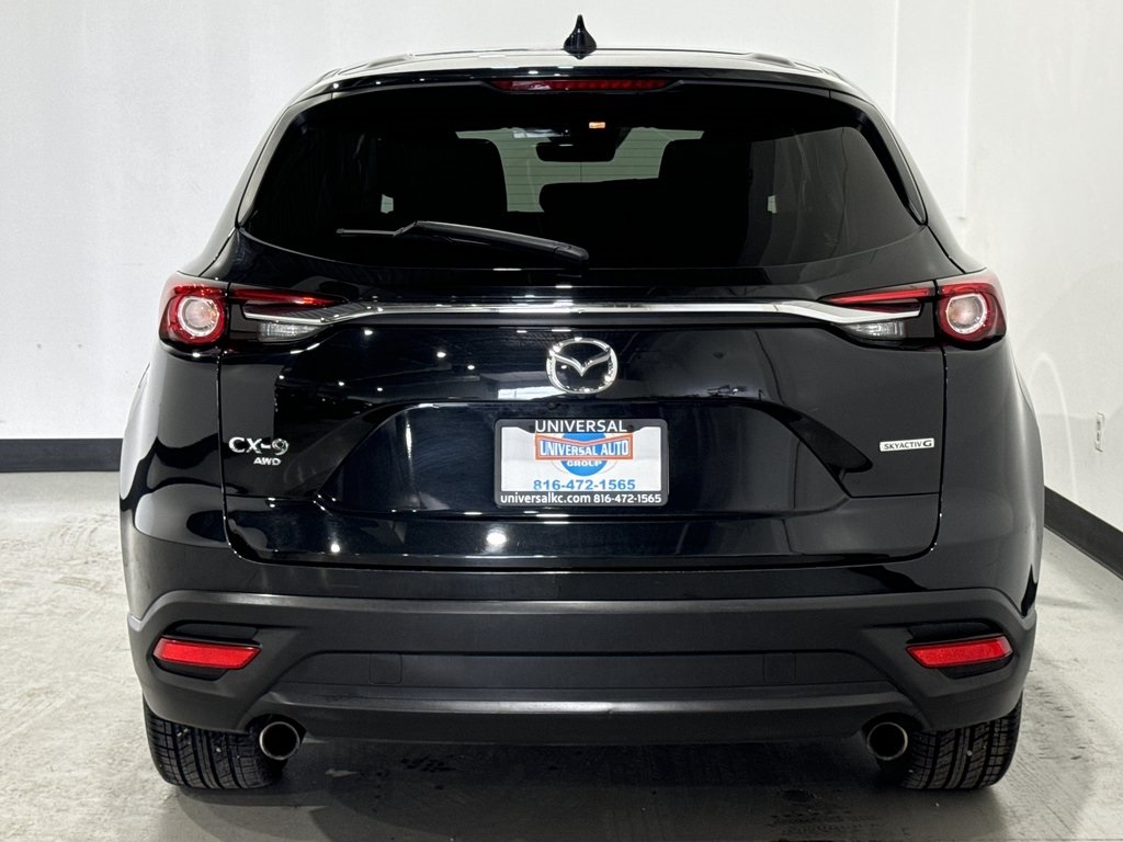 Vehicle image 4 of 44