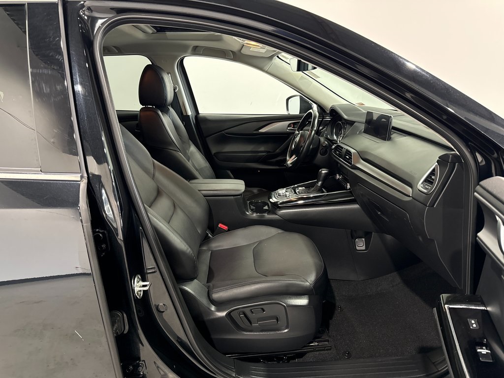 Vehicle image 25 of 44