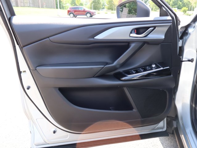 Vehicle image 28 of 52