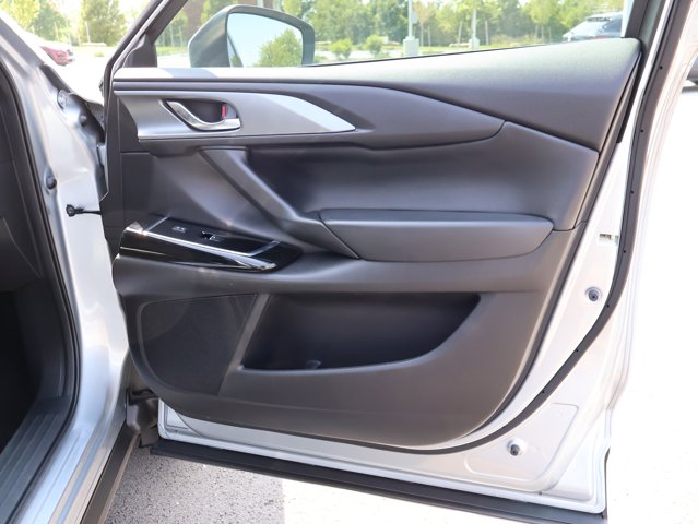 Vehicle image 11 of 52
