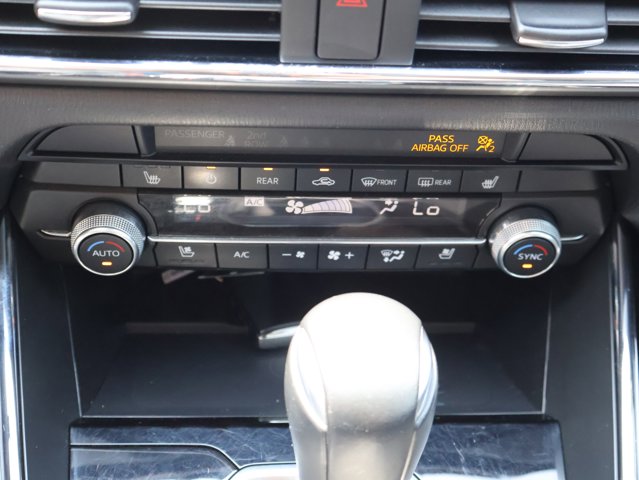 Vehicle image 33 of 52