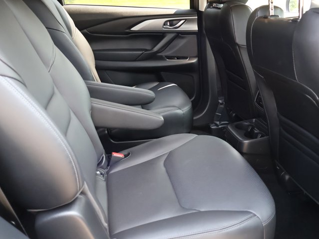 Vehicle image 17 of 52
