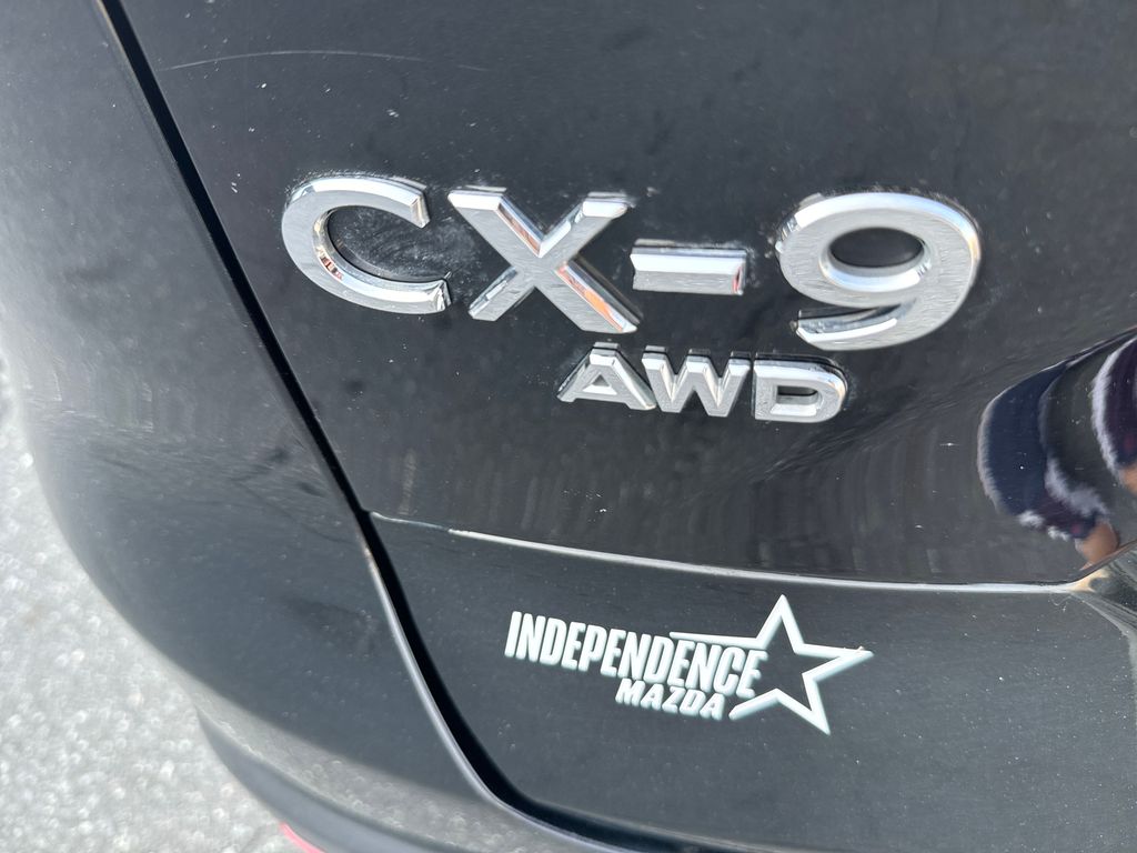 Vehicle image 17 of 34