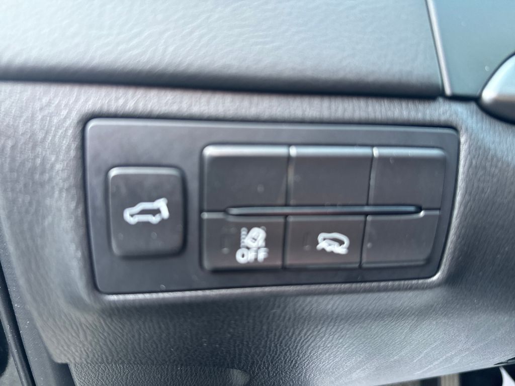 Vehicle image 21 of 34