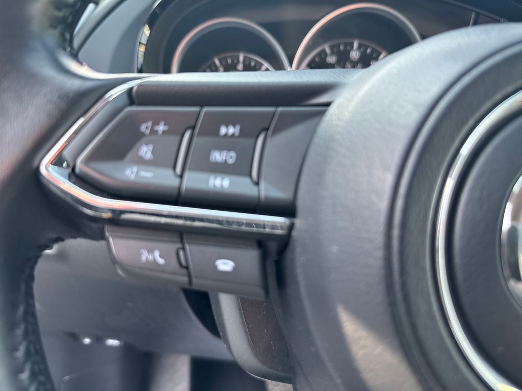 Vehicle image 33 of 34