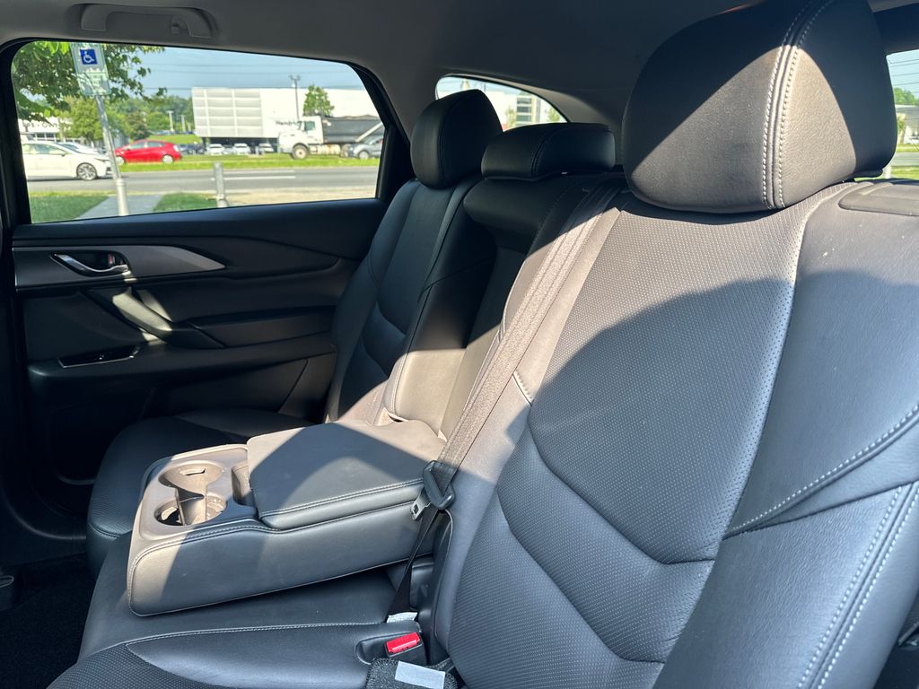 Vehicle image 11 of 34