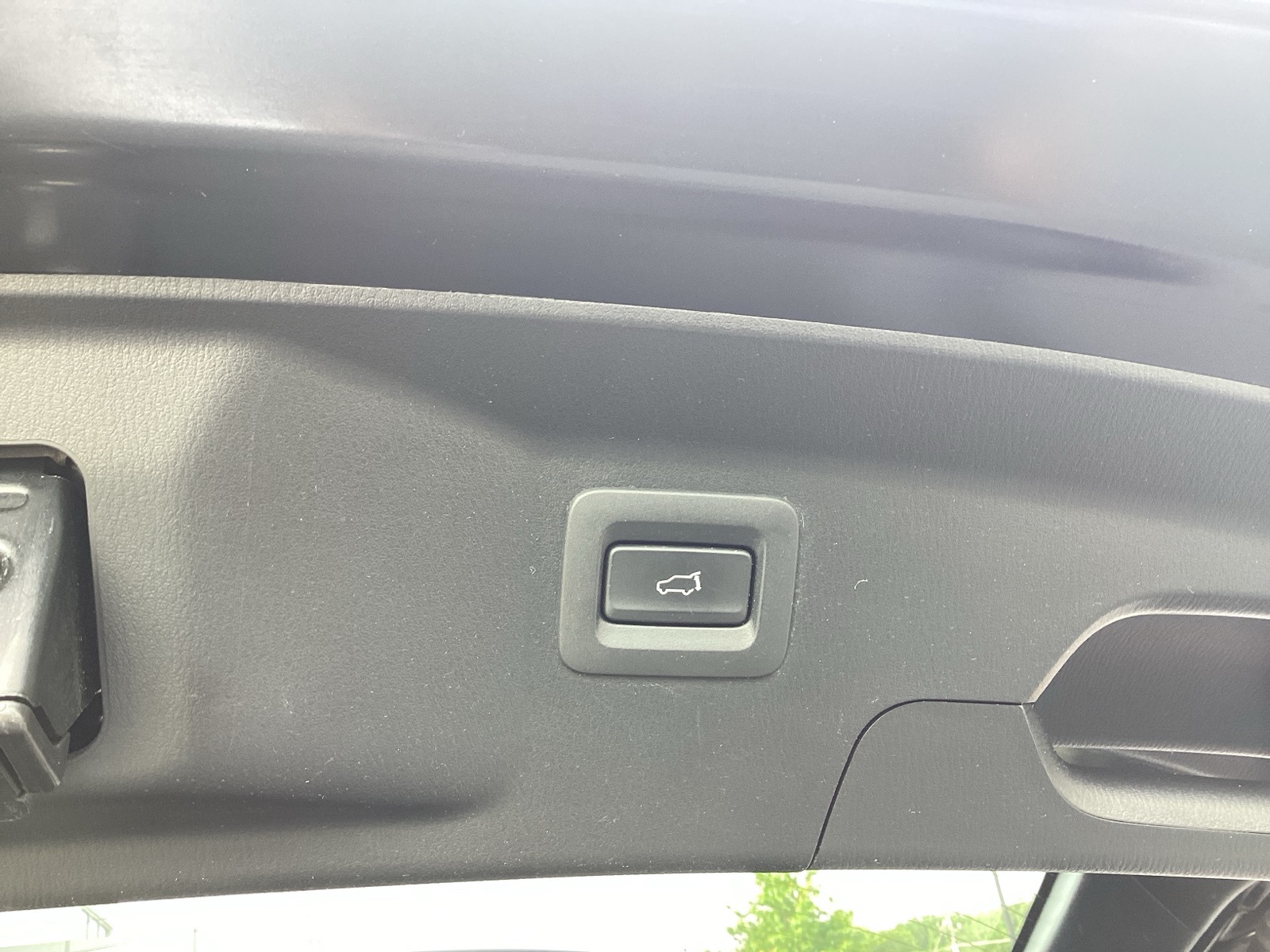 Vehicle image 25 of 32