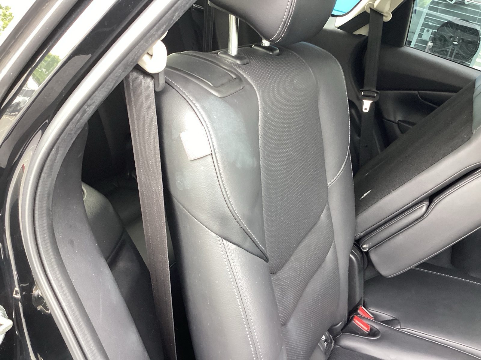 Vehicle image 21 of 32
