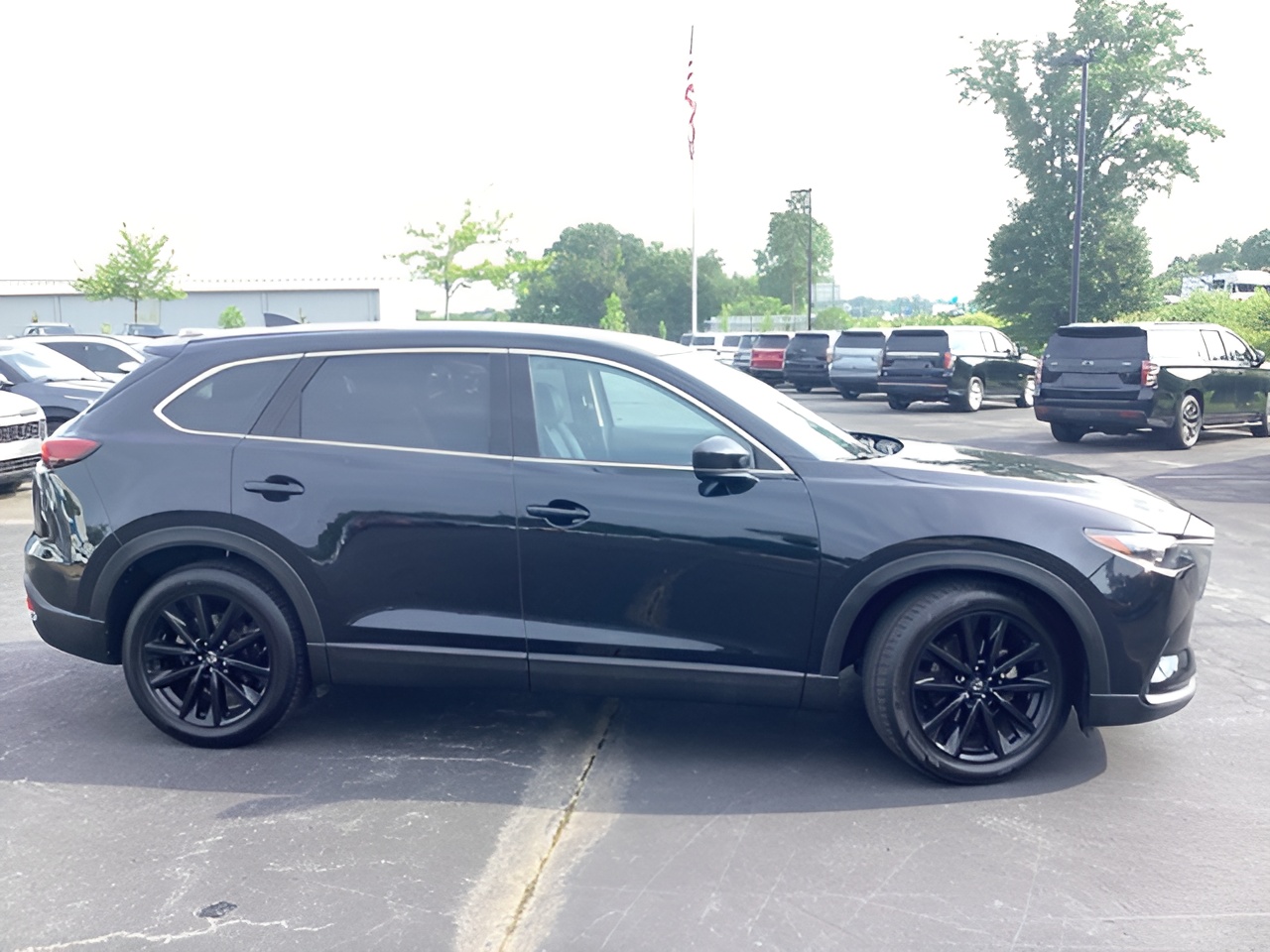 Vehicle image 28 of 32