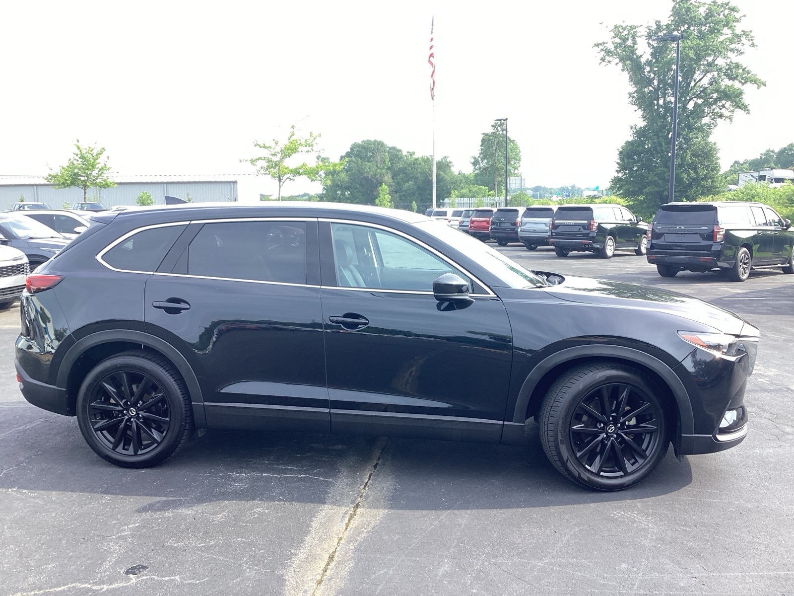 Vehicle image 3 of 32
