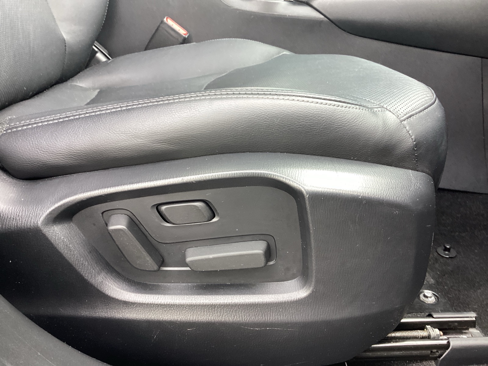 Vehicle image 20 of 32