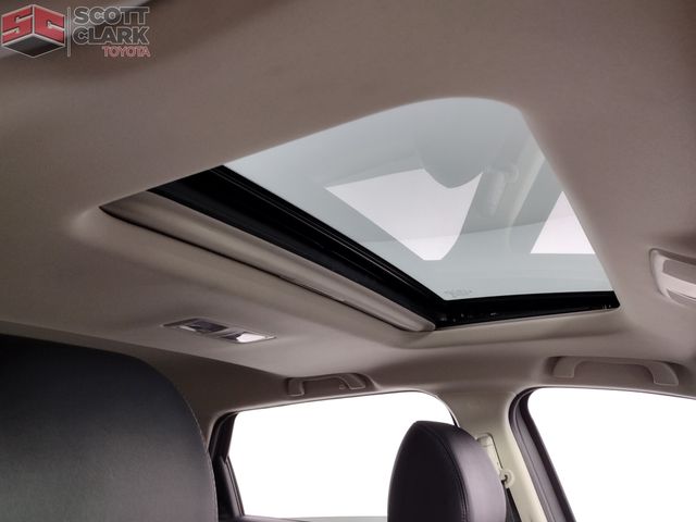 Vehicle image 18 of 26