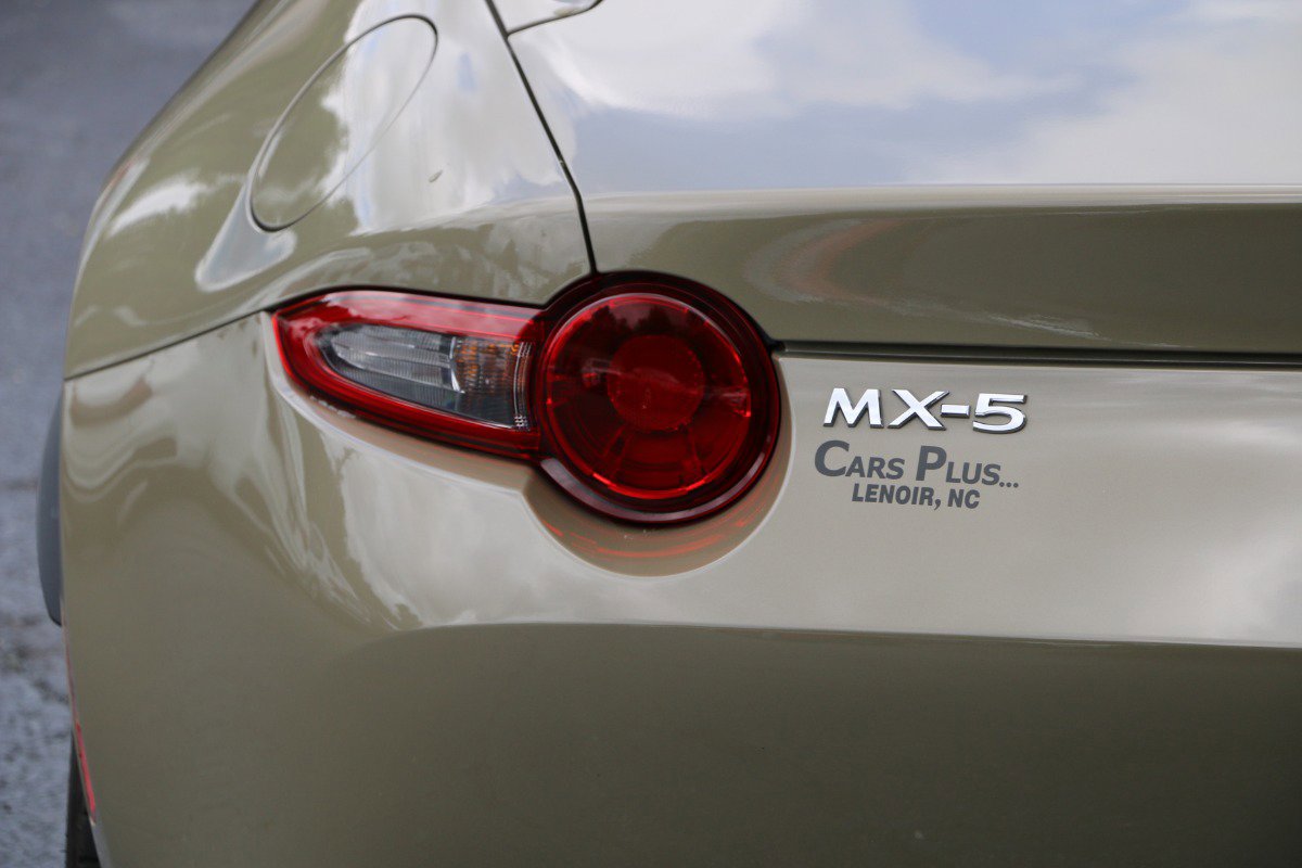 Vehicle image 10 of 27