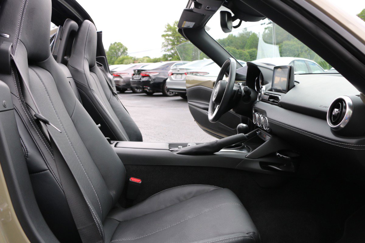 Vehicle image 24 of 27