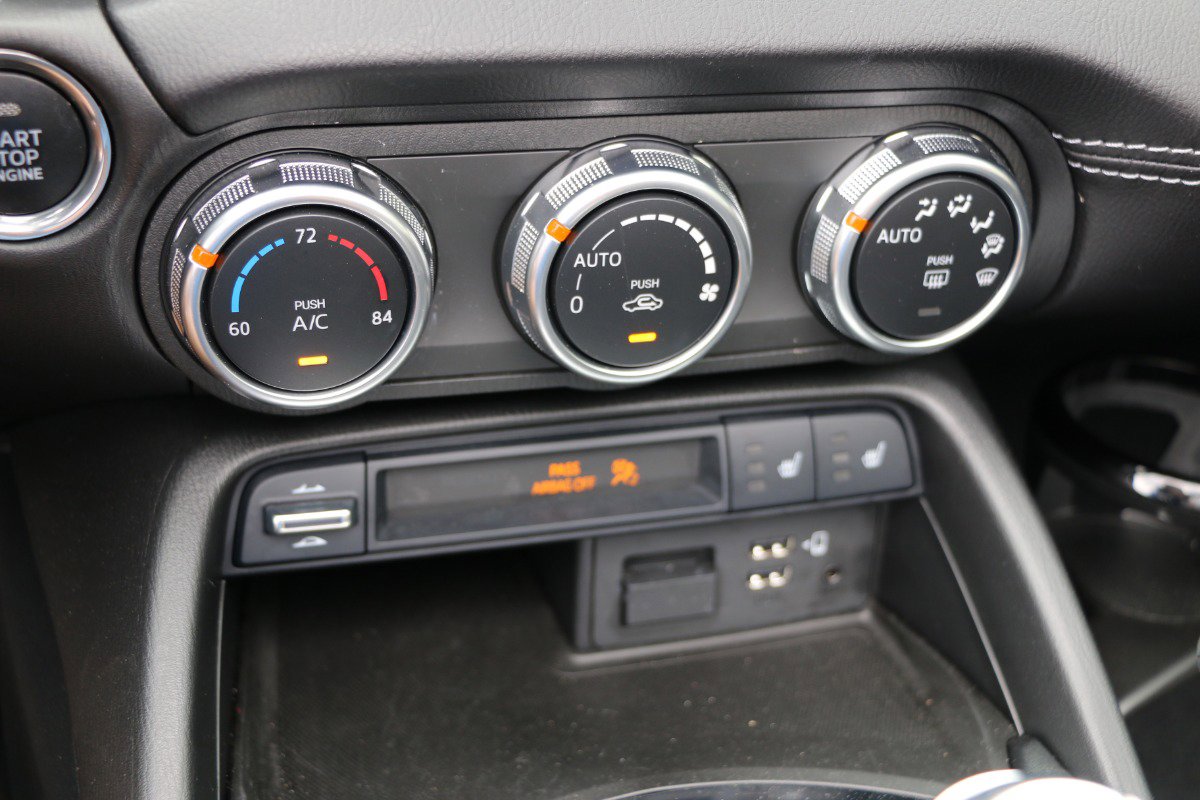 Vehicle image 20 of 27