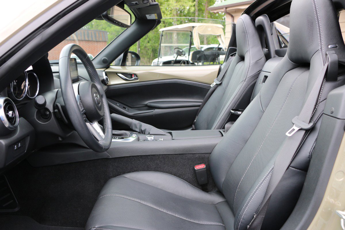 Vehicle image 23 of 27