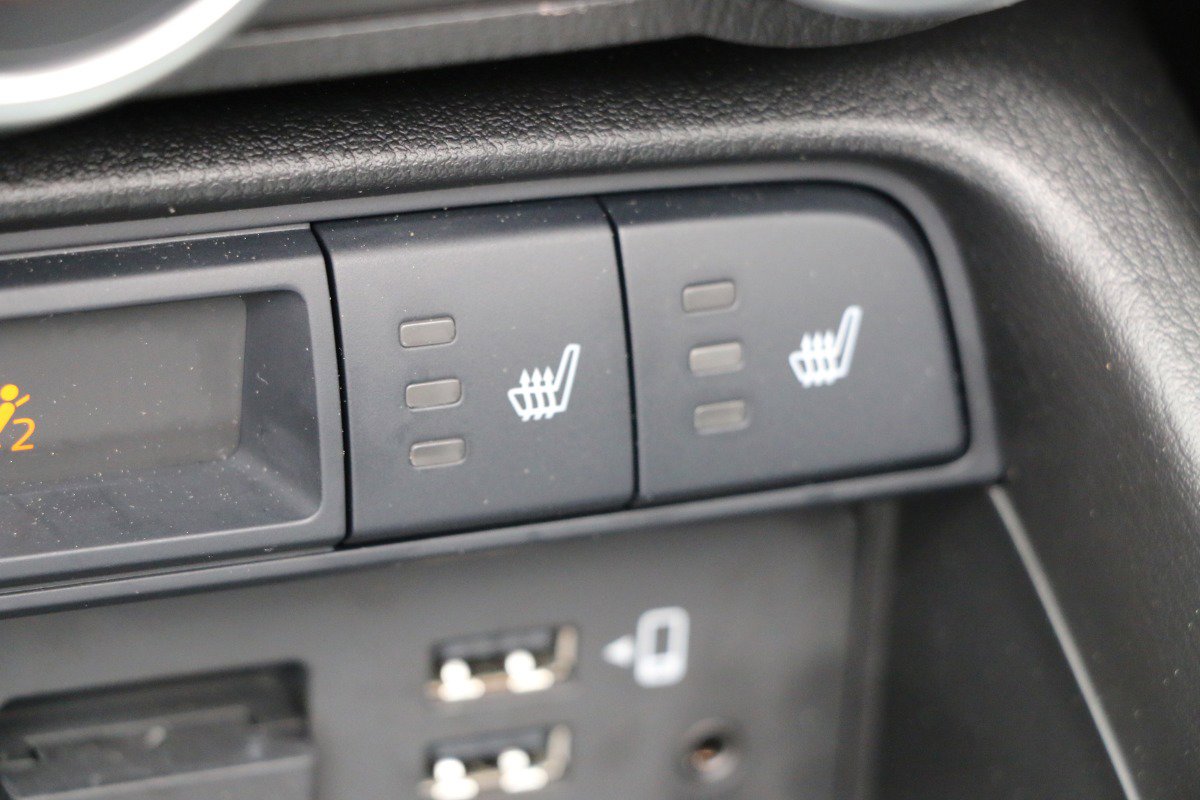 Vehicle image 21 of 27