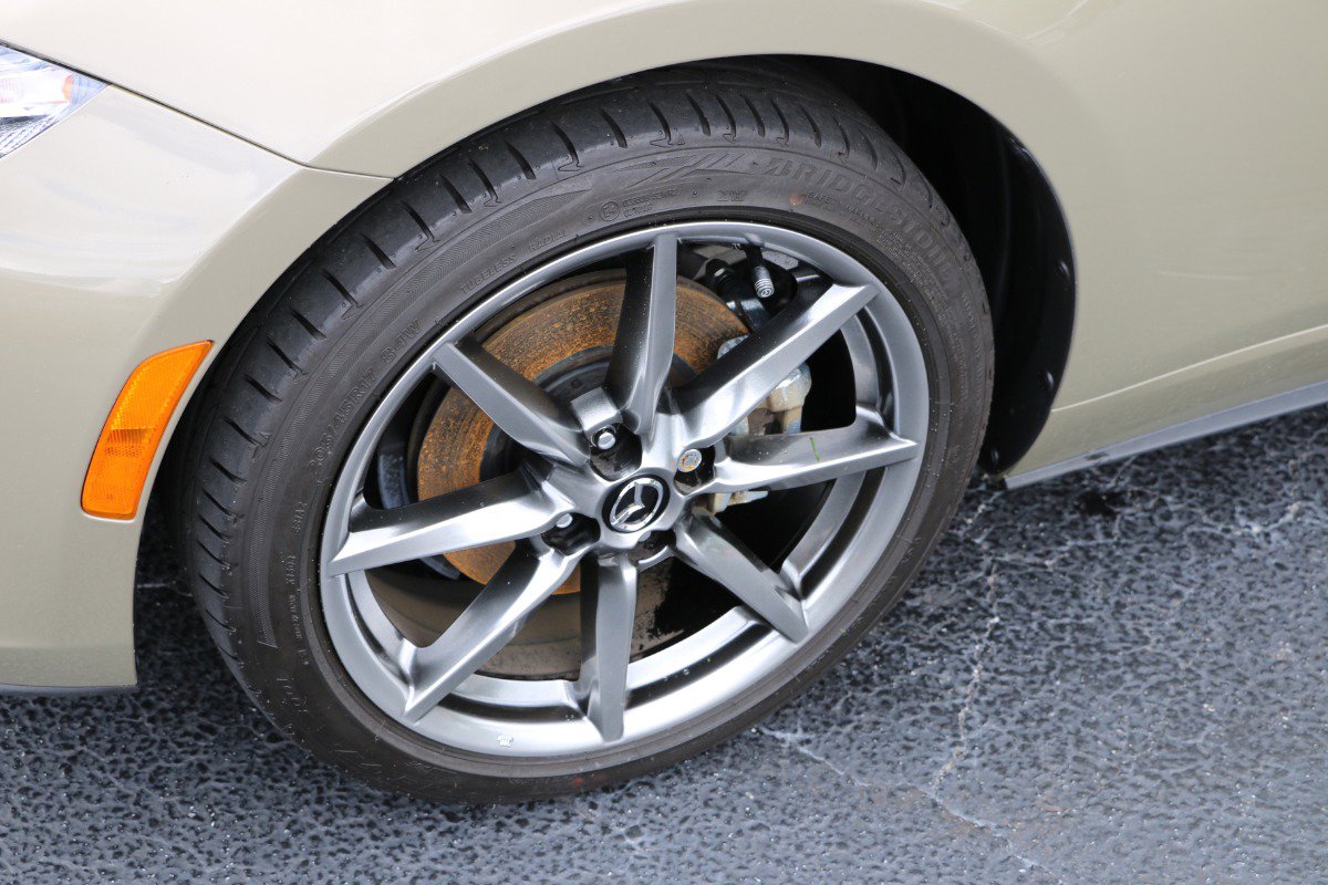 Vehicle image 14 of 27