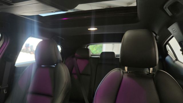 Vehicle image 17 of 24
