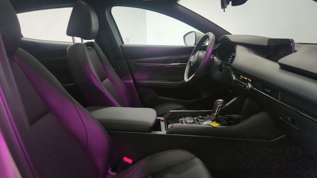 Vehicle image 19 of 24