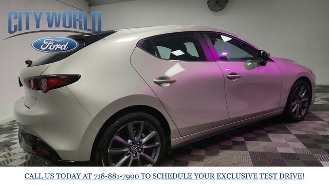 Vehicle image 7 of 24