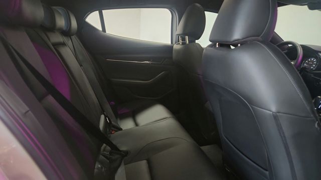 Vehicle image 14 of 24
