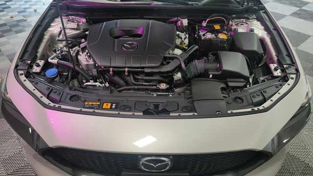Vehicle image 10 of 24