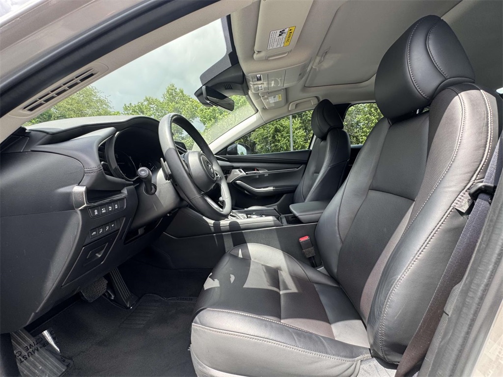 Vehicle image 13 of 30