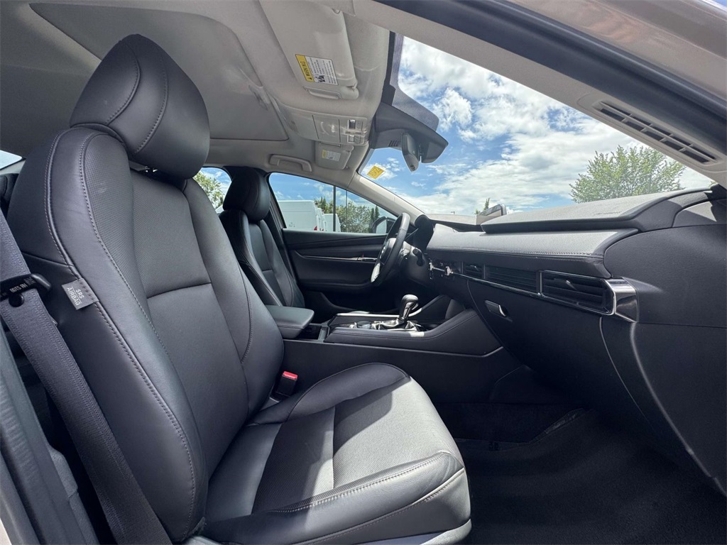 Vehicle image 12 of 30