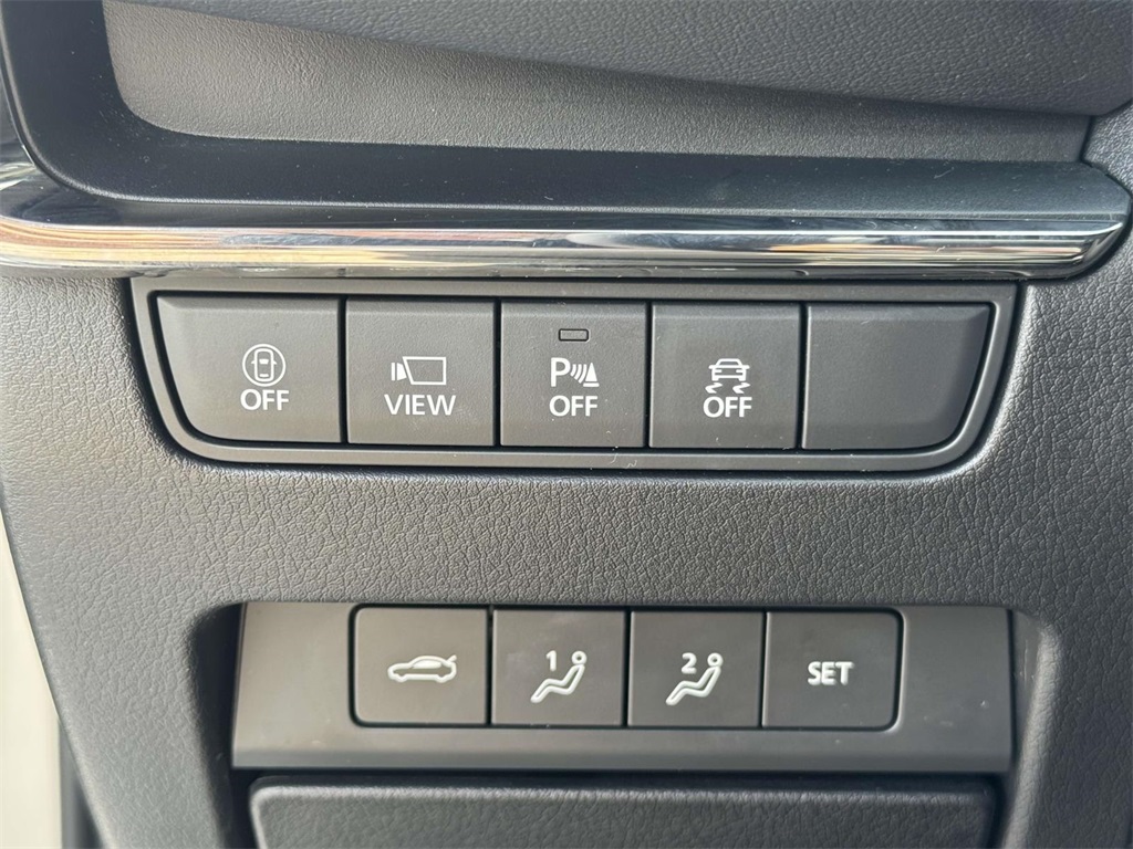 Vehicle image 21 of 30