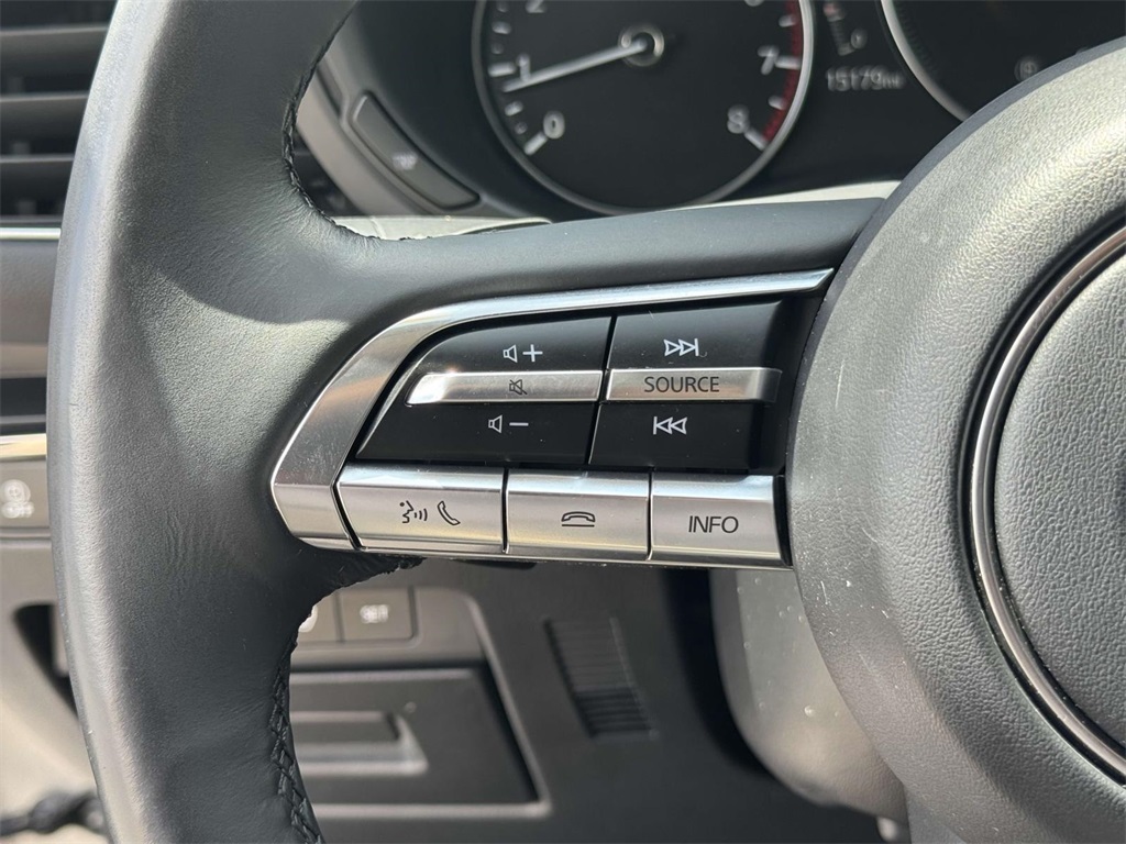 Vehicle image 27 of 30