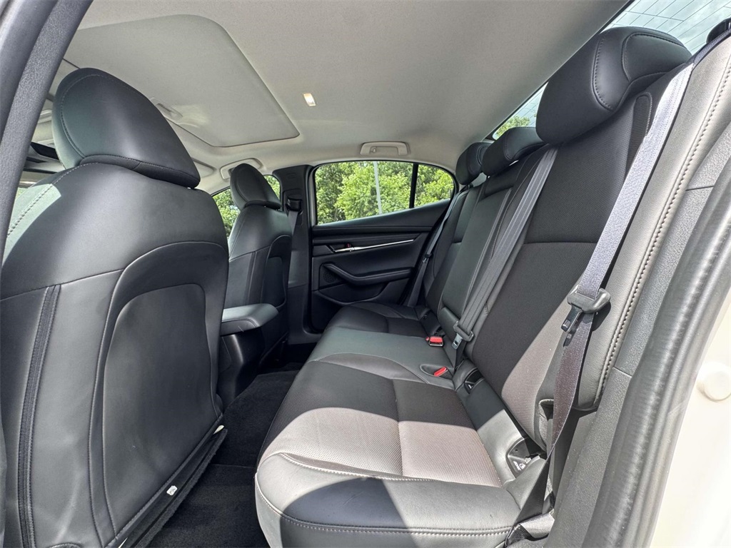 Vehicle image 11 of 30