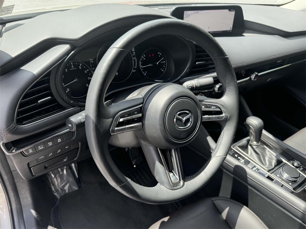 Vehicle image 14 of 30