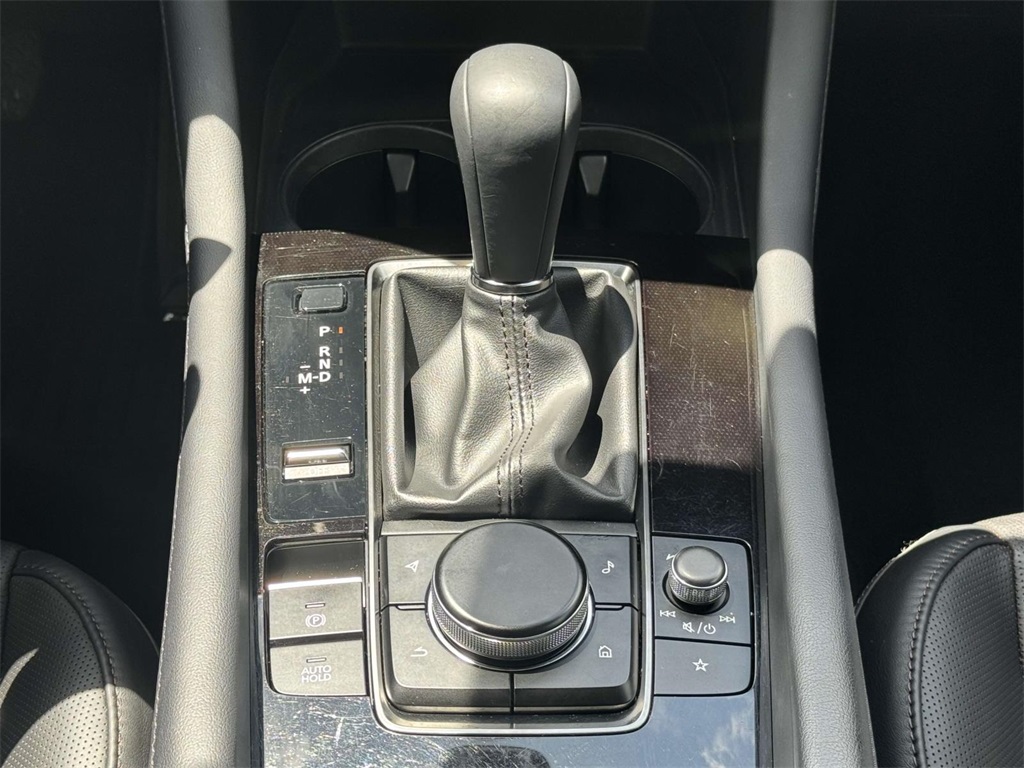 Vehicle image 19 of 30
