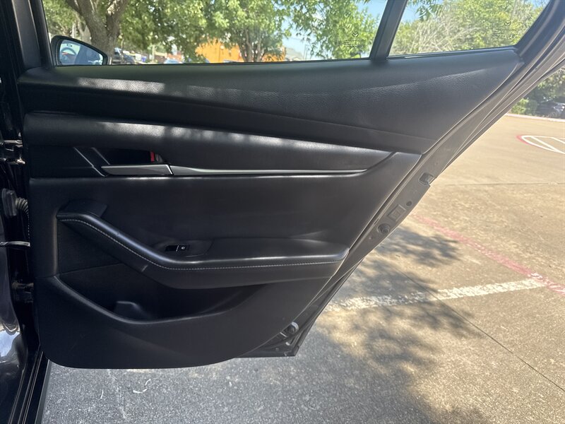Vehicle image 38 of 40
