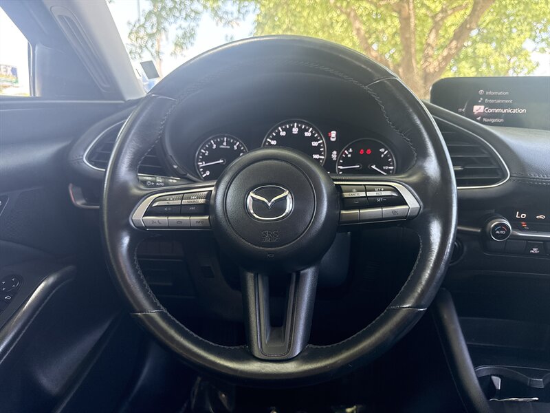 Vehicle image 25 of 40