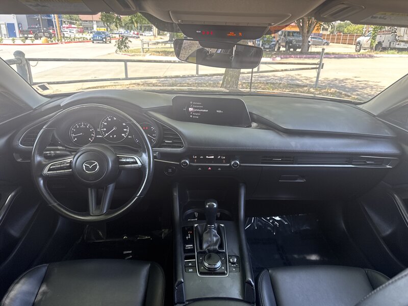 Vehicle image 23 of 40