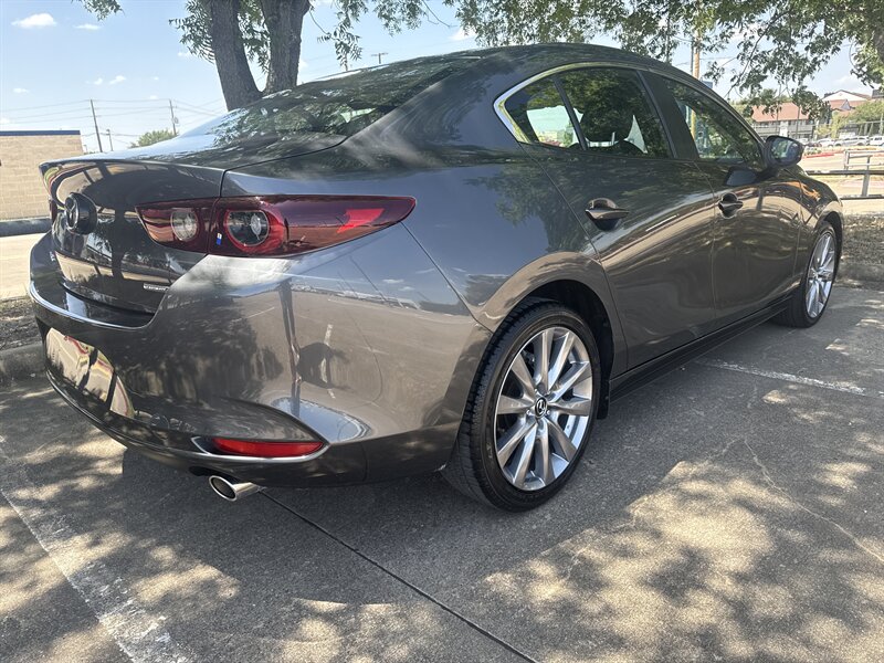 Vehicle image 9 of 40