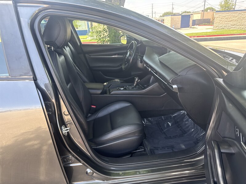 Vehicle image 20 of 40